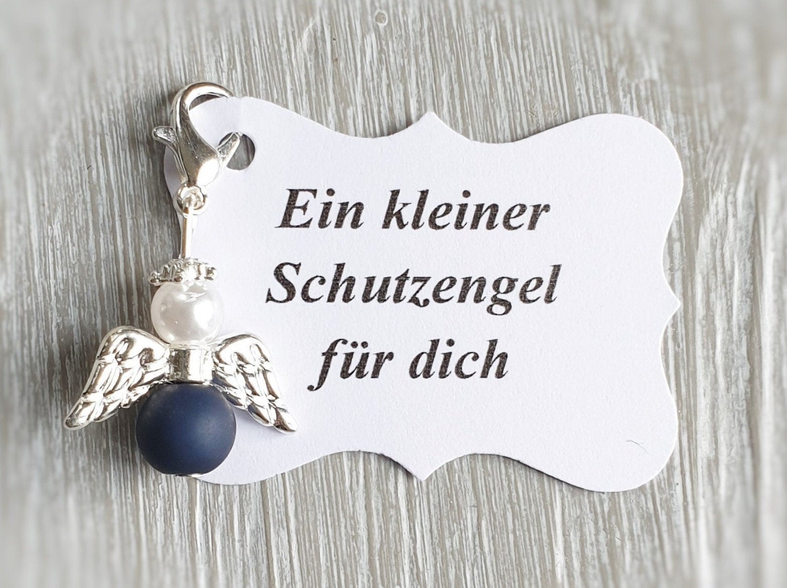 10 Schutzengel Anhänger Engel Taufe Kommunion Hochzeit Glückbringer Charm Versilbert Gastgeschenk Flügel Vermerk Personalisierbar Dunkelblau von LaDuchesseAgate