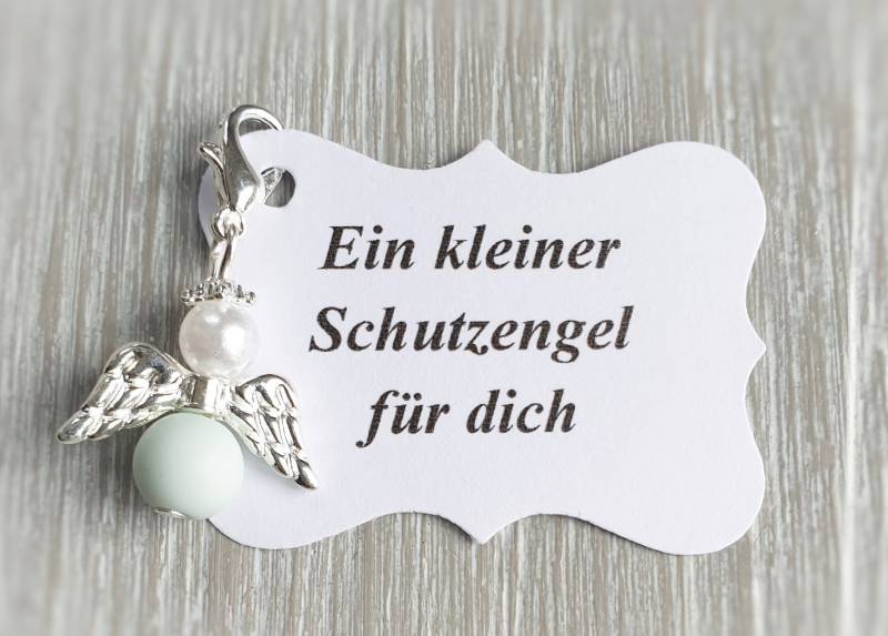 10 Schutzengel Anhänger Engel Taufe Kommunion Hochzeit Glückbringer Charm Versilbert Gastgeschenk Flügel Vermerk Personalisierbar Hellgrün von LaDuchesseAgate