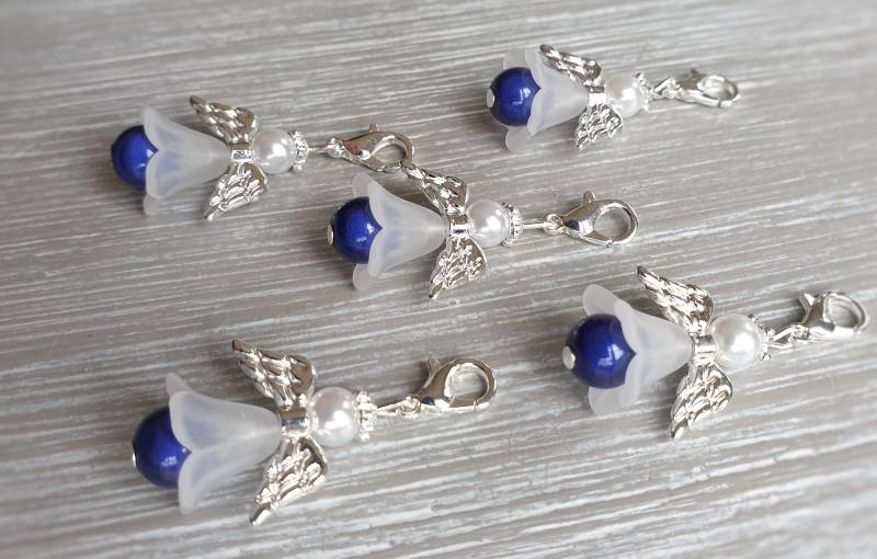 10 Schutzengel Anhänger Engel Taufe Kommunion Hochzeit Glückbringer Charm Versilbert Gastgeschenk Geburtstag Miracle Beads Dunkelblau von LaDuchesseAgate