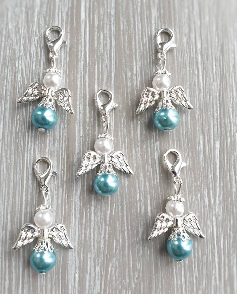 10 Schutzengel Anhänger Engel Taufe Kommunion Hochzeit Glückbringer Charm Versilbert Perlmutt Gastgeschenk Perlen Blau von LaDuchesseAgate
