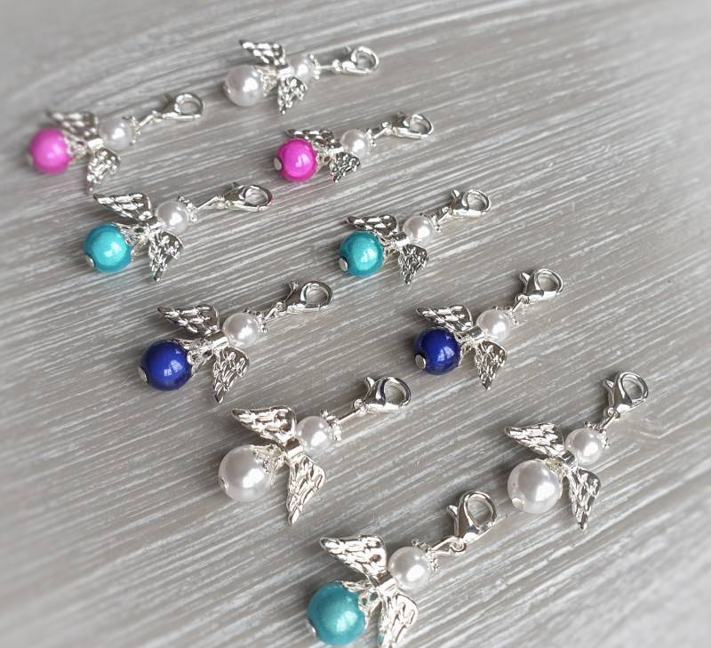 10 Schutzengel Anhänger Engel Taufe Kommunion Hochzeit Glückbringer Charm Versilbert Perlmutt Gastgeschenk Perlen Miracle Beads von LaDuchesseAgate