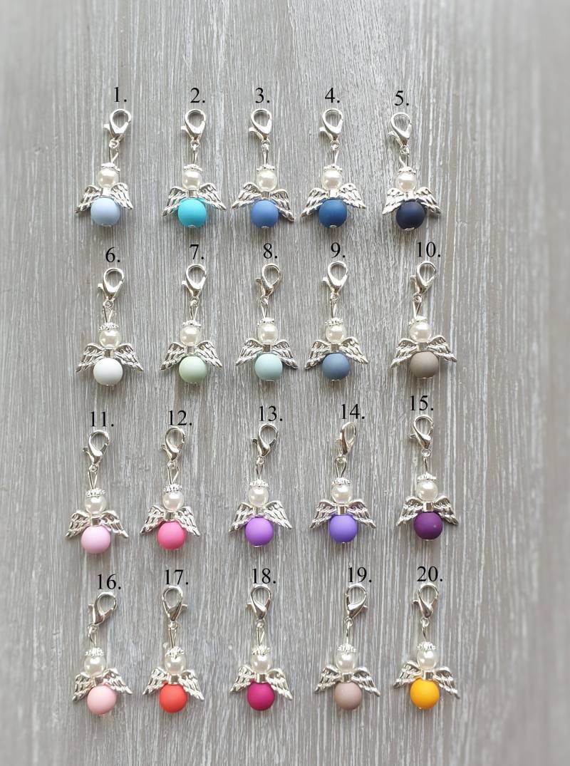 10 Schutzengel Anhänger Engel Taufe Kommunion Mehrfarbig Hochzeit Firmung Glückbringer Charm Versilbert Gastgeschenk Bunt Engelchen von LaDuchesseAgate