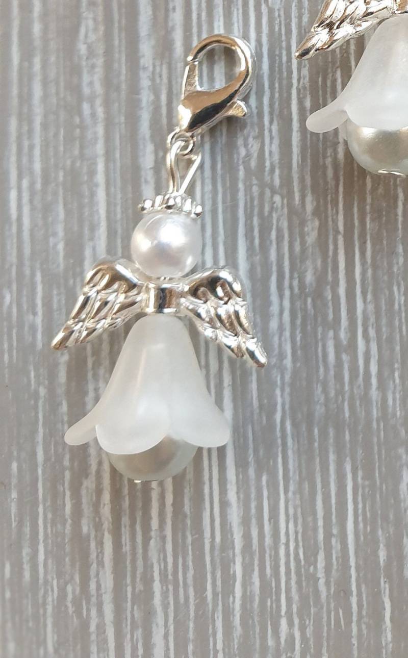 10 Schutzengel Anhänger Engel Taufe Kommunion Perlen Hochzeit Glückbringer Charm Versilbert Gastgeschenk Spitze Grün von LaDuchesseAgate