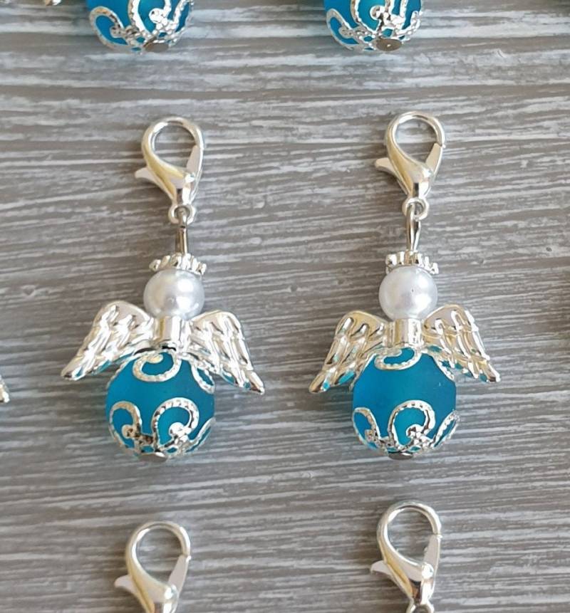 10 Schutzengel Anhänger Polaris Engel Taufe Kommunion Blau Hochzeit Glückbringer Charm Versilbert Gastgeschenk Glasperlen Engelchen von LaDuchesseAgate