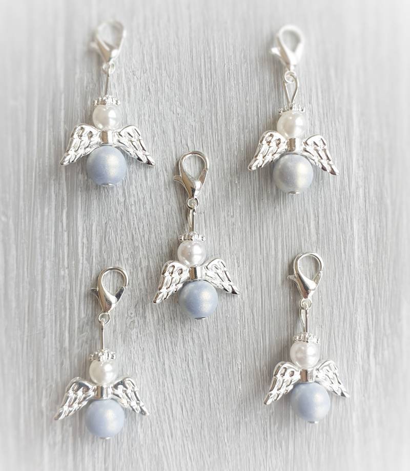 20 Schutzengel Anhänger Engel Engelchen Taufe Kommunion Hochzeit Firmung Geburt Glückbringer Charm Versilbert Gastgeschenk Blau/Grau Spc von LaDuchesseAgate