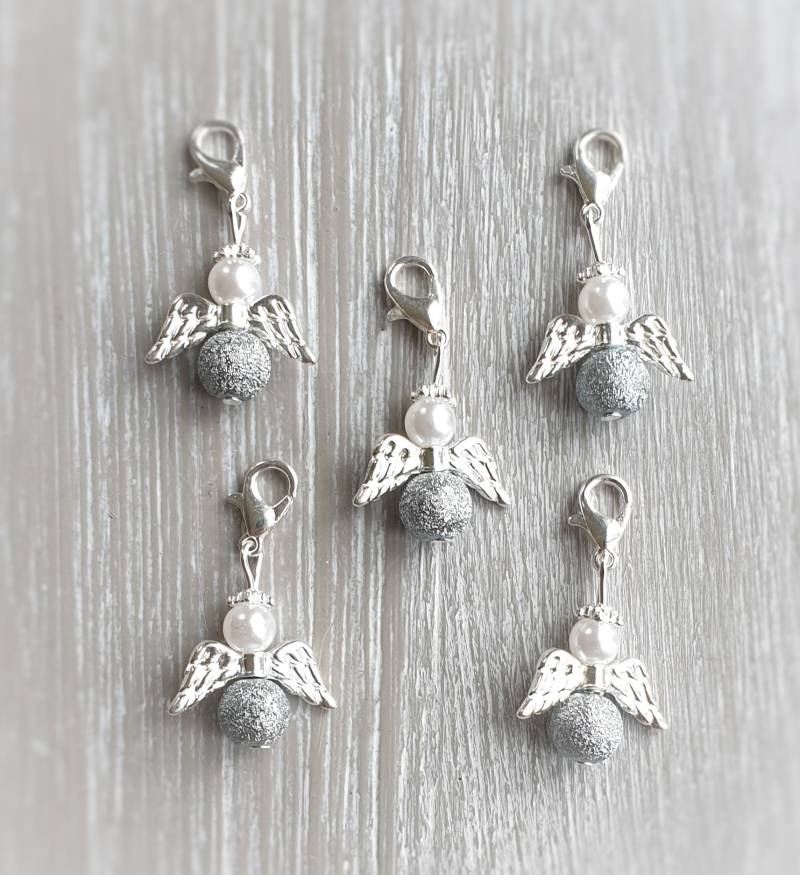 20 Schutzengel Anhänger Engel Engelchen Taufe Kommunion Hochzeit Firmung Geburt Glückbringer Charm Versilbert Perlmutt Gastgeschenk Glänzend von LaDuchesseAgate