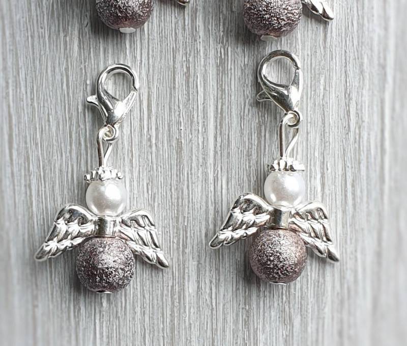 20 Schutzengel Anhänger Engel Engelchen Taufe Kommunion Hochzeit Firmung Glückbringer Charm Versilbert Gastgeschenk Glänzend Chestnut von LaDuchesseAgate