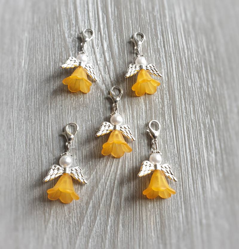 20 Schutzengel Anhänger Engel Engelchen Taufe Konfirmation Kommunion Hochzeit Glückbringer Charm Versilbert Gastgeschenk Perlen von LaDuchesseAgate