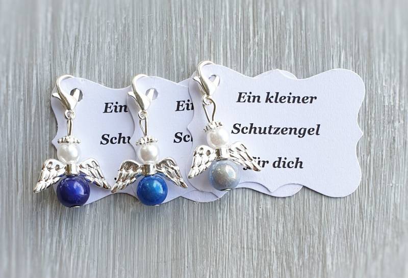 20 Schutzengel Anhänger Engel Taufe Kommunion Hochzeit Glückbringer Charm Miracle Perlen Gastgeschenk Firmung Vermerk Personalisierbar Blau von LaDuchesseAgate