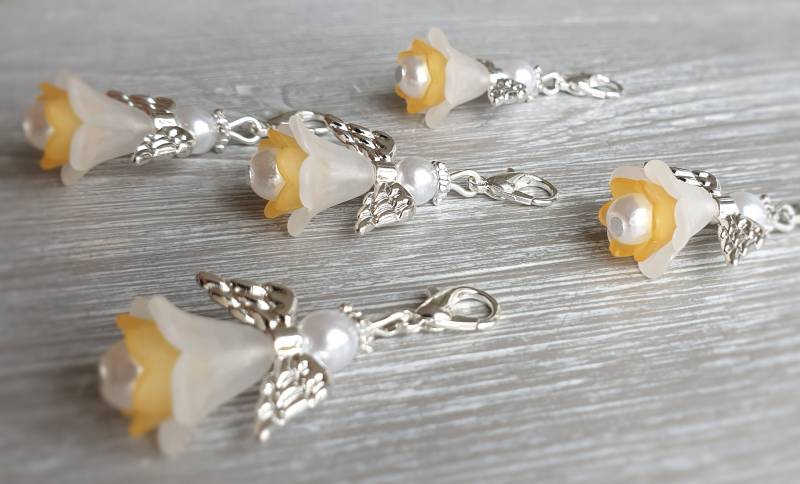 20 Schutzengel Anhänger Engel Taufe Kommunion Hochzeit Glückbringer Charm Versilbert Gastgeschenk Flügel Firmung Engelchen Perlmutt Orange von LaDuchesseAgate