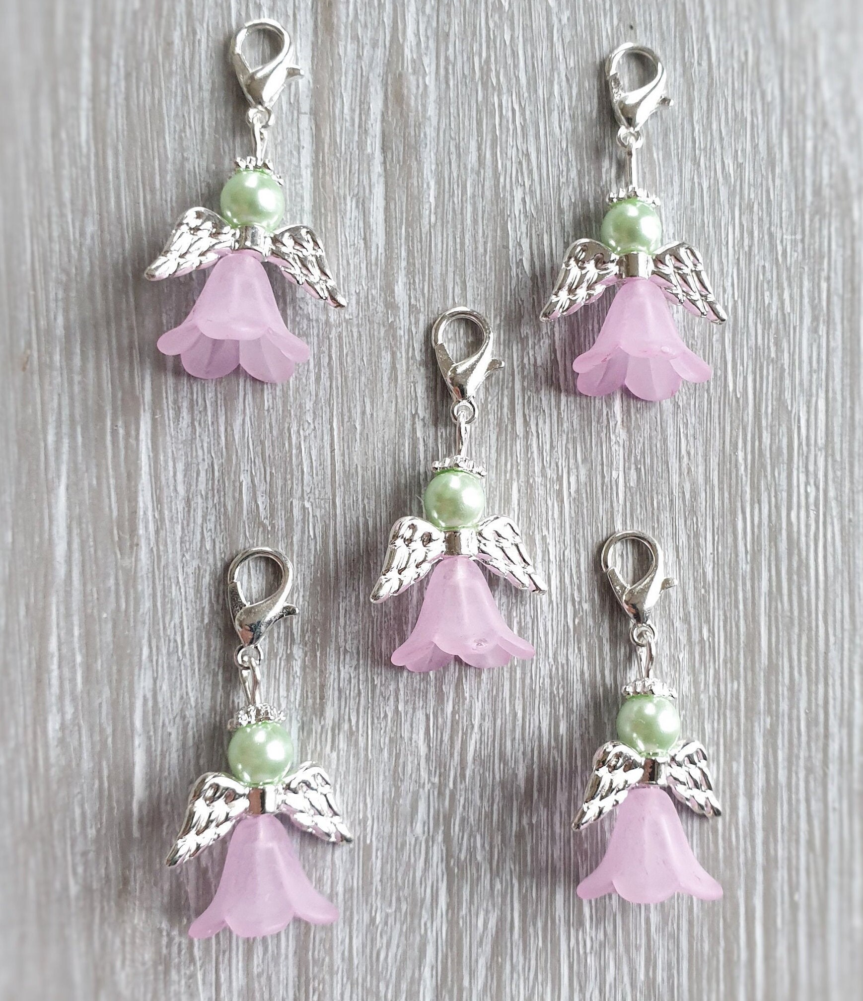 20 Schutzengel Anhänger Engel Taufe Kommunion Hochzeit Glückbringer Charm Versilbert Perlmutt Gastgeschenk Hellrosa von LaDuchesseAgate