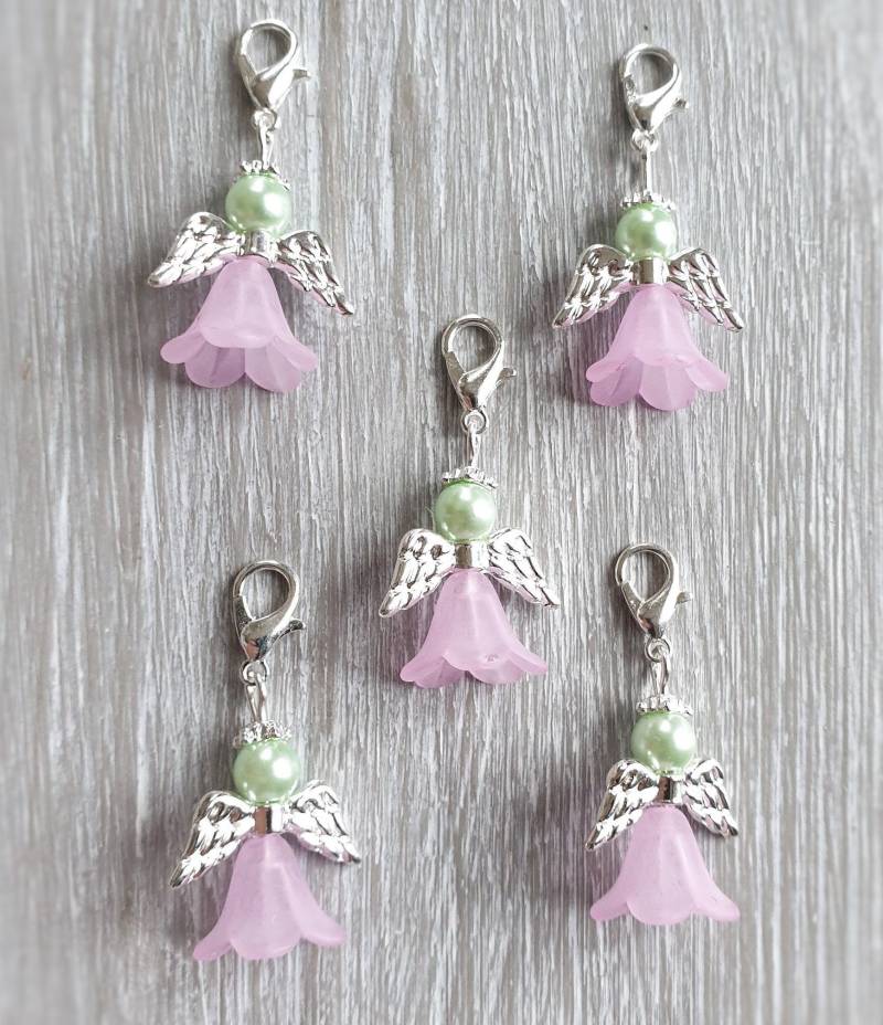 20 Schutzengel Anhänger Engel Taufe Kommunion Hochzeit Glückbringer Charm Versilbert Perlmutt Gastgeschenk Hellrosa von LaDuchesseAgate