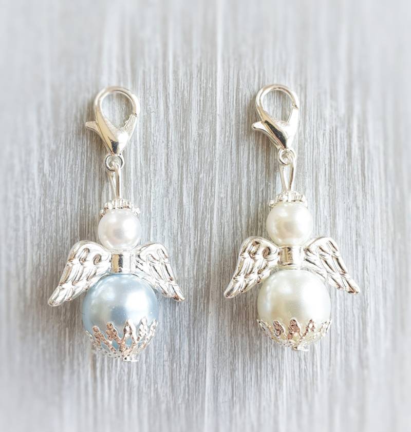 20 Schutzengel Anhänger Engel Taufe Kommunion Hochzeit Versilbert Glückbringer Engelchen Geburt Charm Gastgeschenk Perlen Beads Hellbleu von LaDuchesseAgate