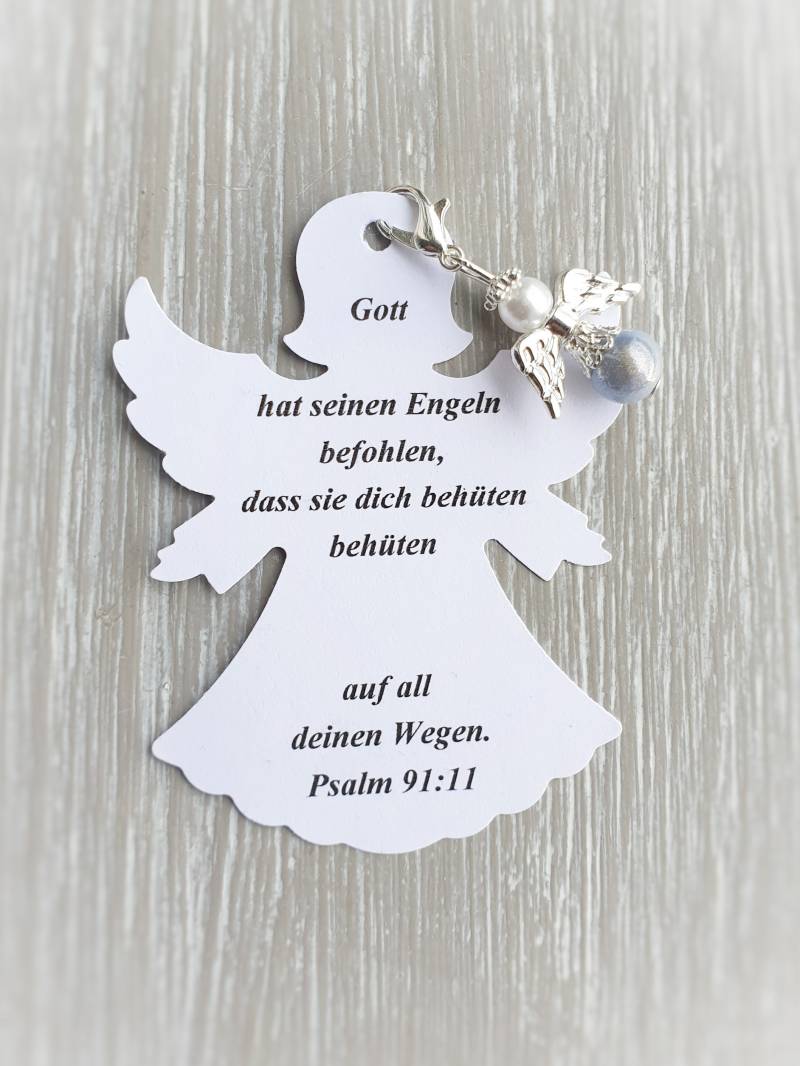 5 Schutzengel Anhänger + Kärtchen Taufe Kommunion Hochzeit Glückbringer Charm Gastgeschenk Engelchen Perlen Miracle Beads Hellblau/Grau von LaDuchesseAgate