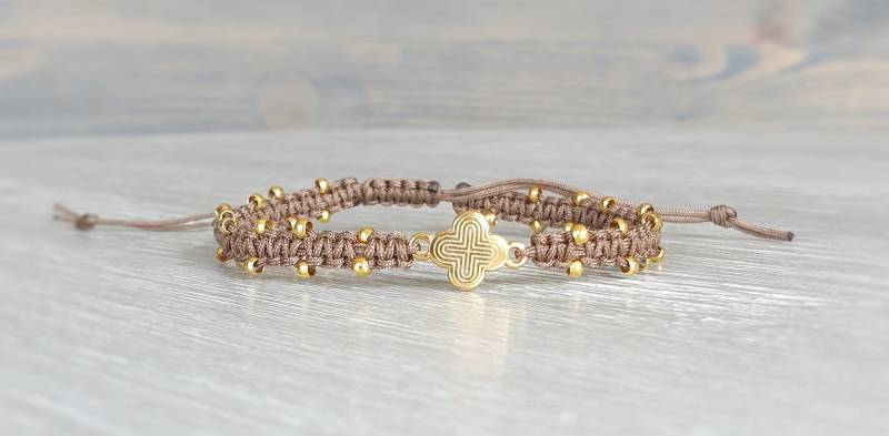 Handgemachtes Makramee Armband Kreuz. Grosse Farbauswahl. Anhänger Engelchen Taufe Kommunion Firmung Glückbringer Gastgeschenk Bracelet von LaDuchesseAgate