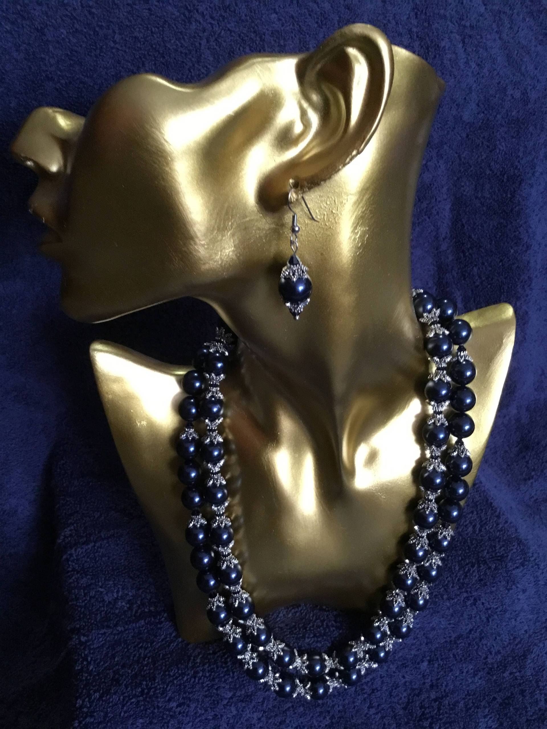 La'faye Regal Design By Dana Night Blue 2 Strang Halskette, Armbänder Und Ohrringe Set La'faye Regal Design By Dana Night Blue 2 Strang Halskette, Armbänder Und Ohrringe Set von LaFayeRegalDesigns