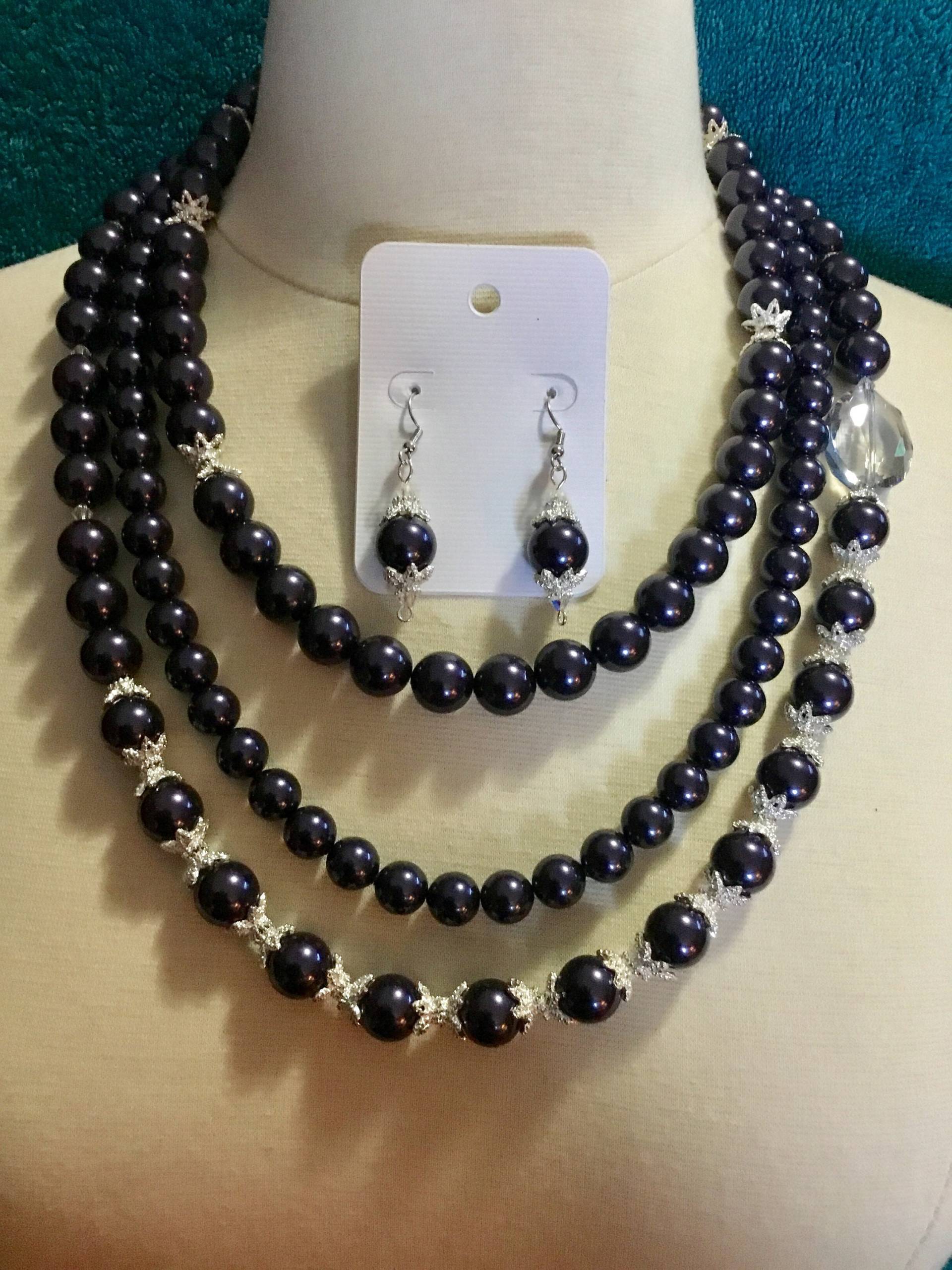 La'faye Regal Designs Von Dana, Dark Purple 3 Strang Halskette, Armbänder Und Ohrringe Set La'faye Regal Designs Von Dana, Dark Purple 3 Strang Halskette, Armbänder Und Ohrringe Set von LaFayeRegalDesigns