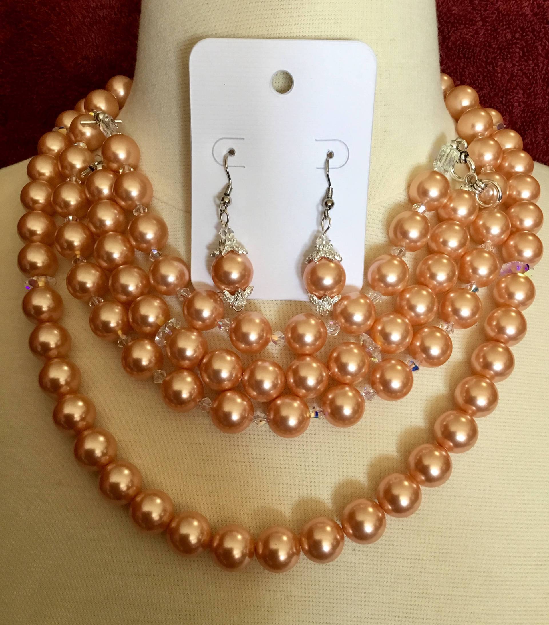 La'faye Regal Designs Von Dana, Rose Peach Pearl 2 Strang, Armbänder Und Ohrringe Set La'faye Regal Designs Von Dana, Rose Peach Pearl 2 Strang, Armbänder Und Ohrringe Set von LaFayeRegalDesigns