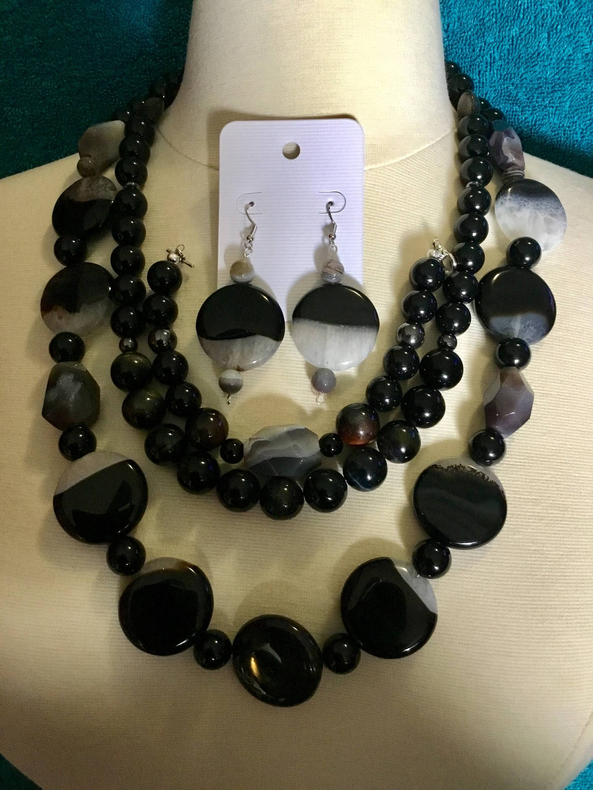 La'faye Regal Designs Von Dana, Schwarze 2 Stränge Steine & Tigerauge Halskette, Armband Und Ohrringe Set La'faye Regal Designs Von Dana, Schwarze 2 Stränge Steine & Tigerauge Halskette, Armband Und Ohrringe Set von LaFayeRegalDesigns