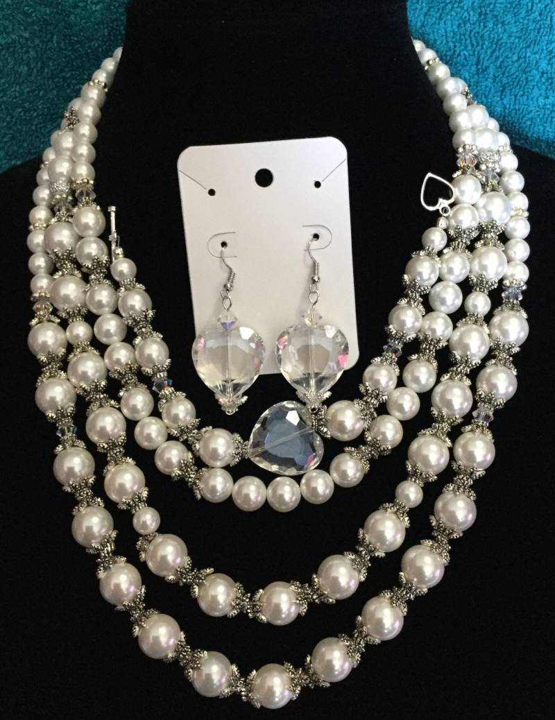 La'faye Regal Designs Von Dana 2 Strang Kunstperlen Halskette, Herz Armband Und Ohrringe La'faye Regal Designs Von Dana 2 Strang Kunstperlen Halskette, Herz Armband Und Ohrringe von LaFayeRegalDesigns