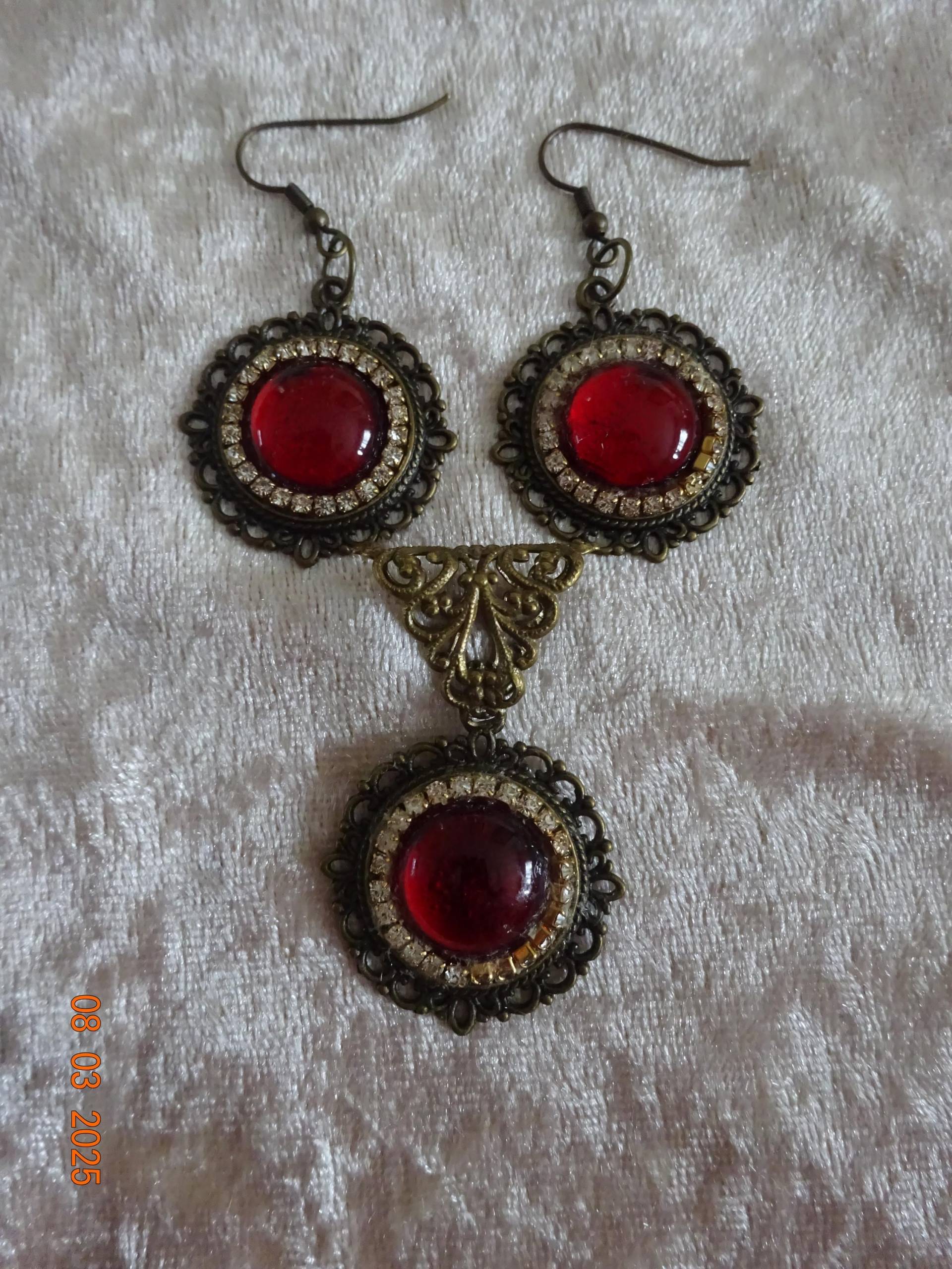 Mittelalterliches Guinevere-Anhänger - Und Ohrringset Mittelalterliches Guinevere-Anhänger - Und Ohrringset von LaFeeAlienor