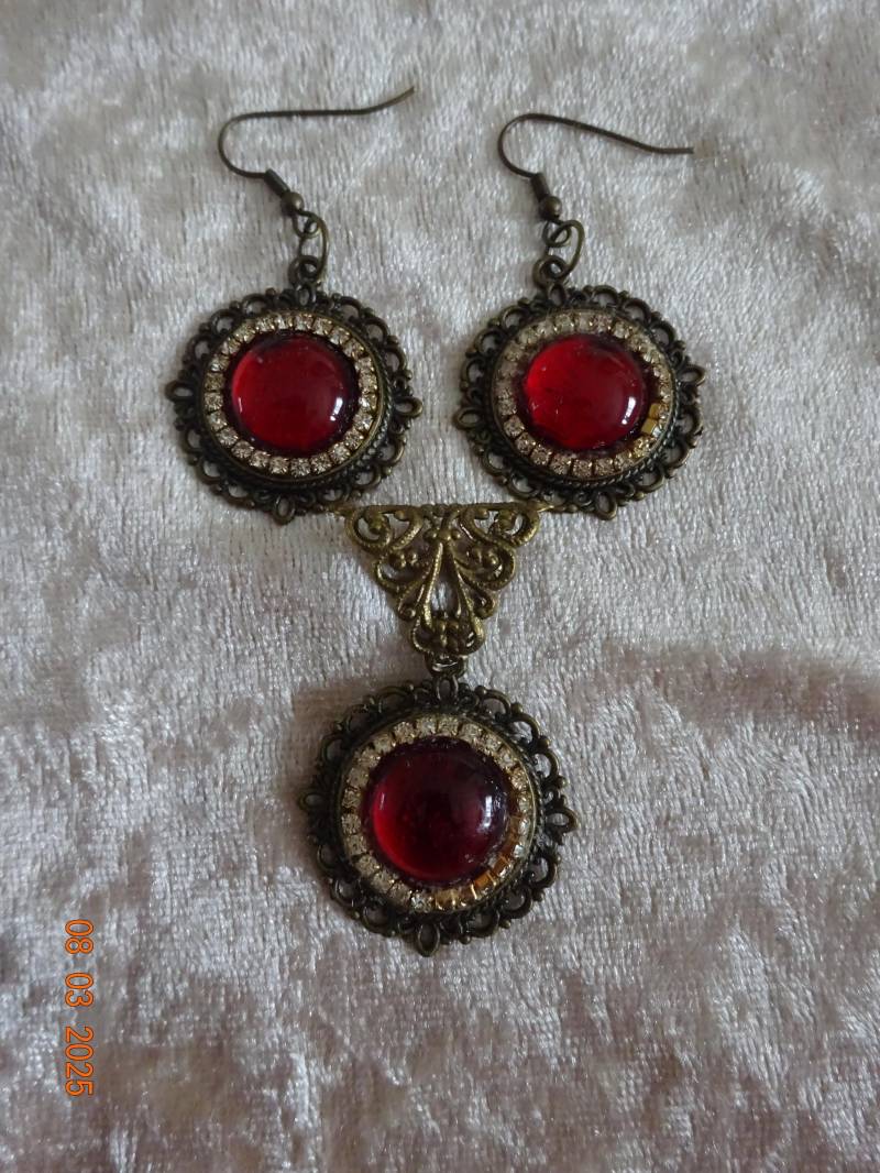 Mittelalterliches Guinevere-Anhänger - Und Ohrringset Mittelalterliches Guinevere-Anhänger - Und Ohrringset von LaFeeAlienor