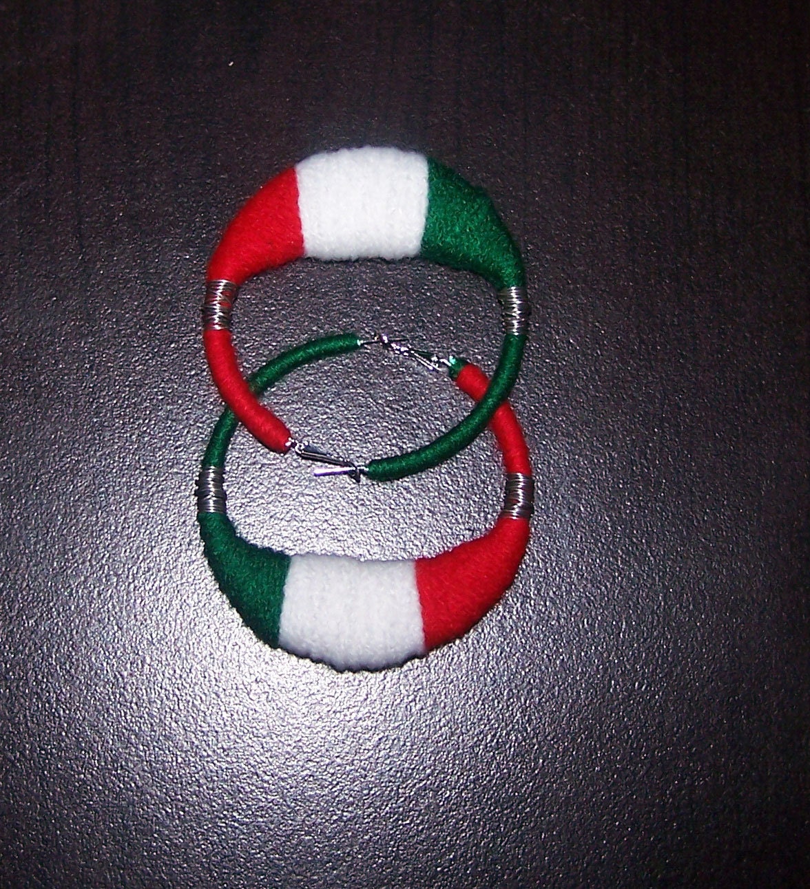 Grün-Weiß-Rote Flagge Aus Wollgarn Lg von LaFleurArtistique