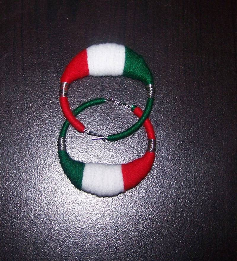 Grün-Weiß-Rote Flagge Aus Wollgarn Lg von LaFleurArtistique