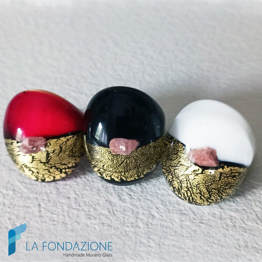 Gebrochener Goldring, Gewölbt Mit Braunem Aventurin Und Handgefertigtem Muranoglas Gebrochener Goldring, Gewölbt Mit Braunem Aventurin Und Handgefertigtem Muranoglas von LaFondazioneMurano