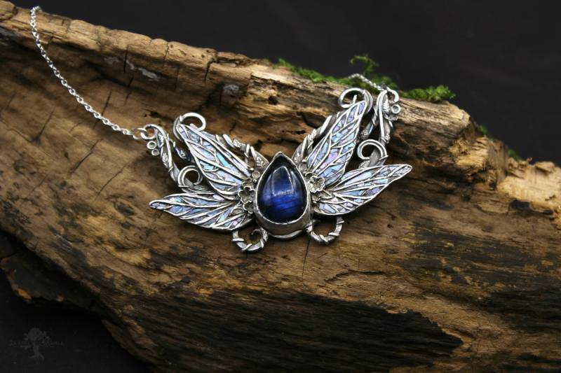 Silber - Fae Silber, Labradorit Und Abalone Hand Geschnitzte Halskette von LaForetDeKamila
