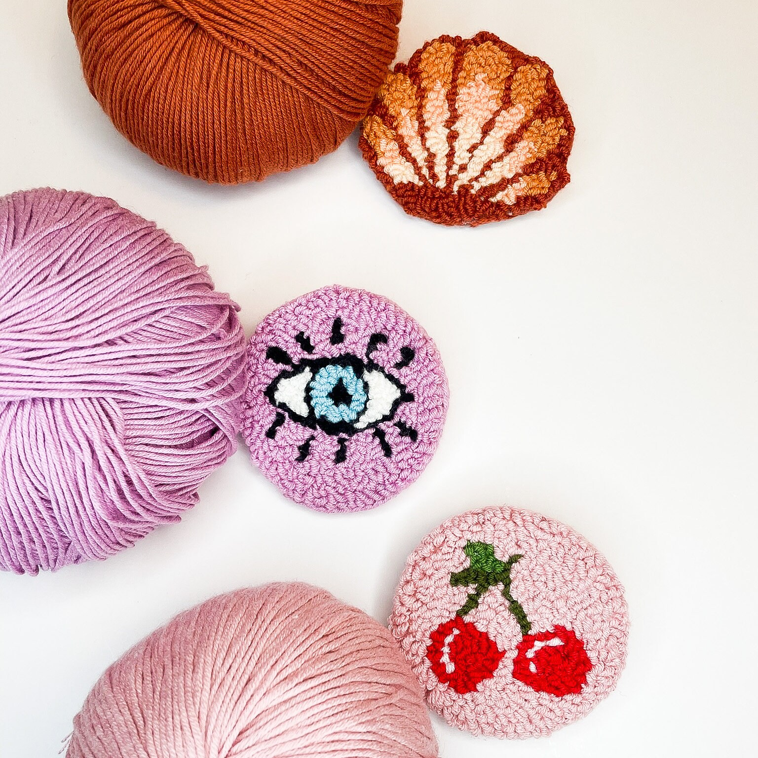 Handgemachte Lochnadeln, Evil Eye Pins, Tote Bag Zubehör, Punch Needle Cute Brosche, Tufted Rug Tragbare Teppich Pins Handgemachte Lochnadeln, Evil Eye Pins, Tote Bag Zubehör, Punch Needle Cute Brosche, Tufted Rug Tragbare Teppich Pins von LaGaiaDesign