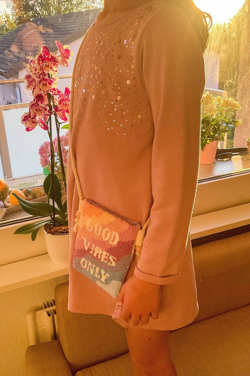 Handgemachte Punch Needle Umhängetasche, Good Vibes Only, Crossbody Bag Handgemachte Punch Needle Umhängetasche, Good Vibes Only, Crossbody Bag von LaGaiaDesign