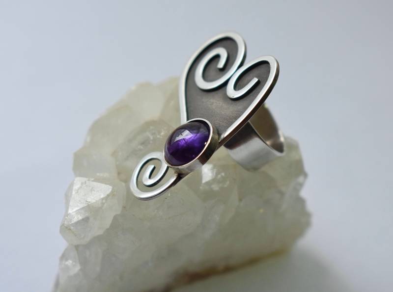 Herzförmiger Amethyst-Ring Aus Sterlingsilber Herzförmiger Amethyst-Ring Aus Sterlingsilber von LaGatadePlata