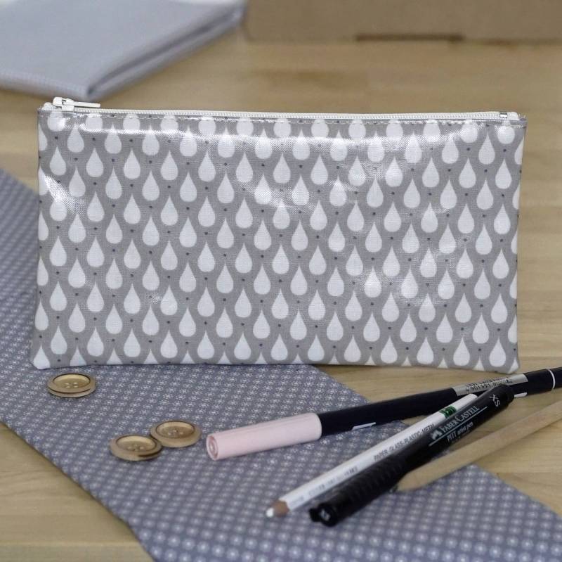 Beige Graue Bleistiftkasten Mit Weißen Tropfenmustern von LaGrangeADoudous