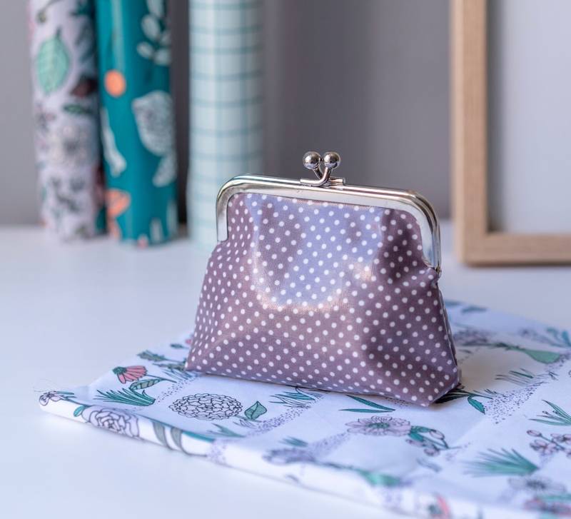 Lila Retro-Geldbörse Mit Weißen Erbsen | 2 Größen von LaGrangeADoudous