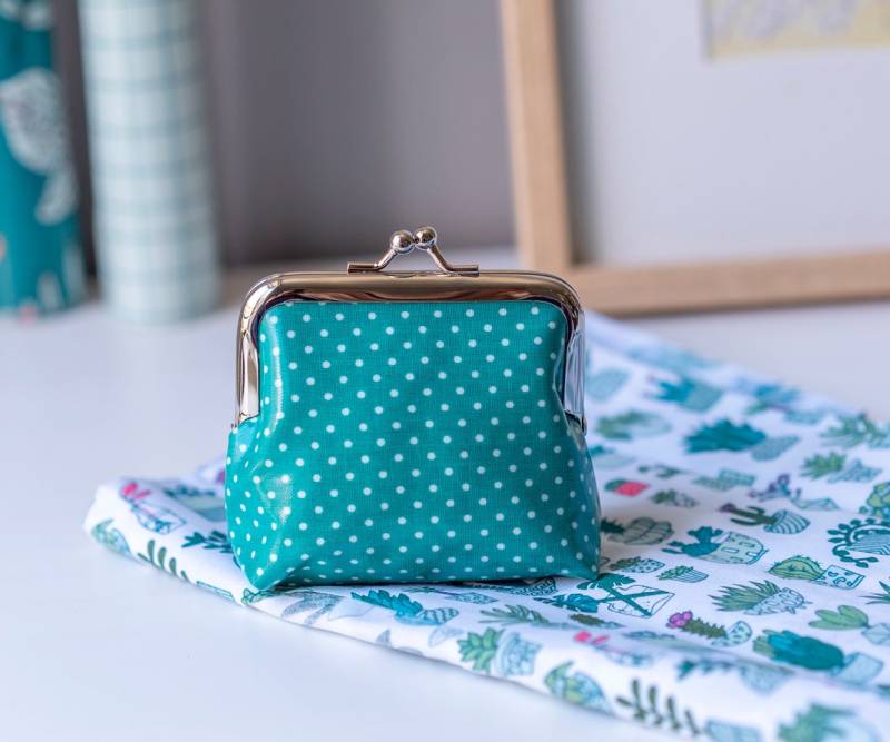 Retro-Münze Grün Smaragdgrün Mit Weißen Gebärden | 2 Größen von LaGrangeADoudous