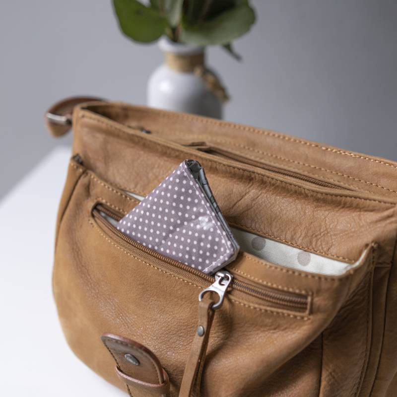 Tür Lila Karten Mit Weißen Punkten von LaGrangeADoudous