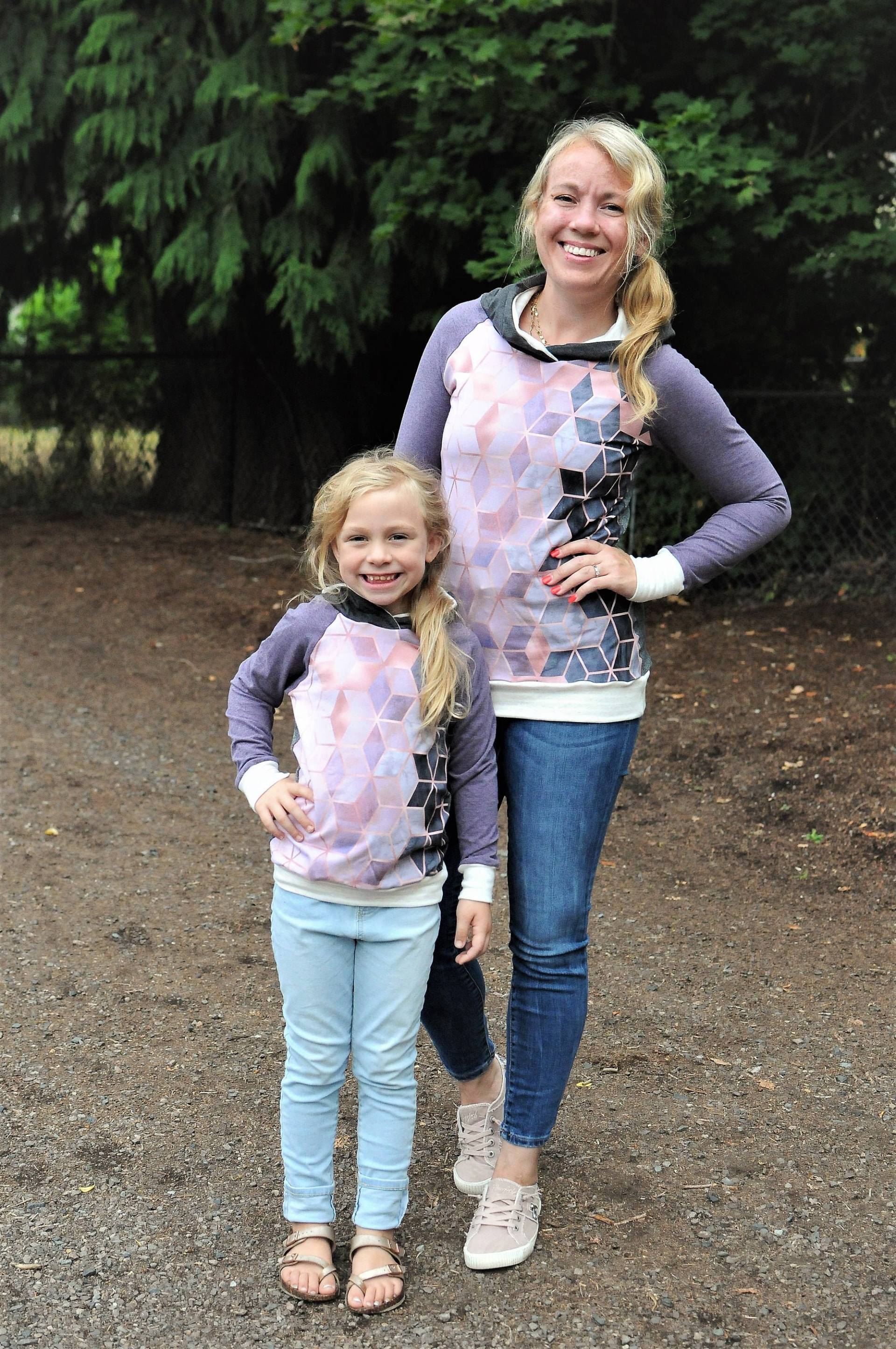 Mama Und Ich Hoodies, Kleidung, Geo Hoodie, Outfit, Lila Passende Ombre Hoodies von LaIslaBoutique