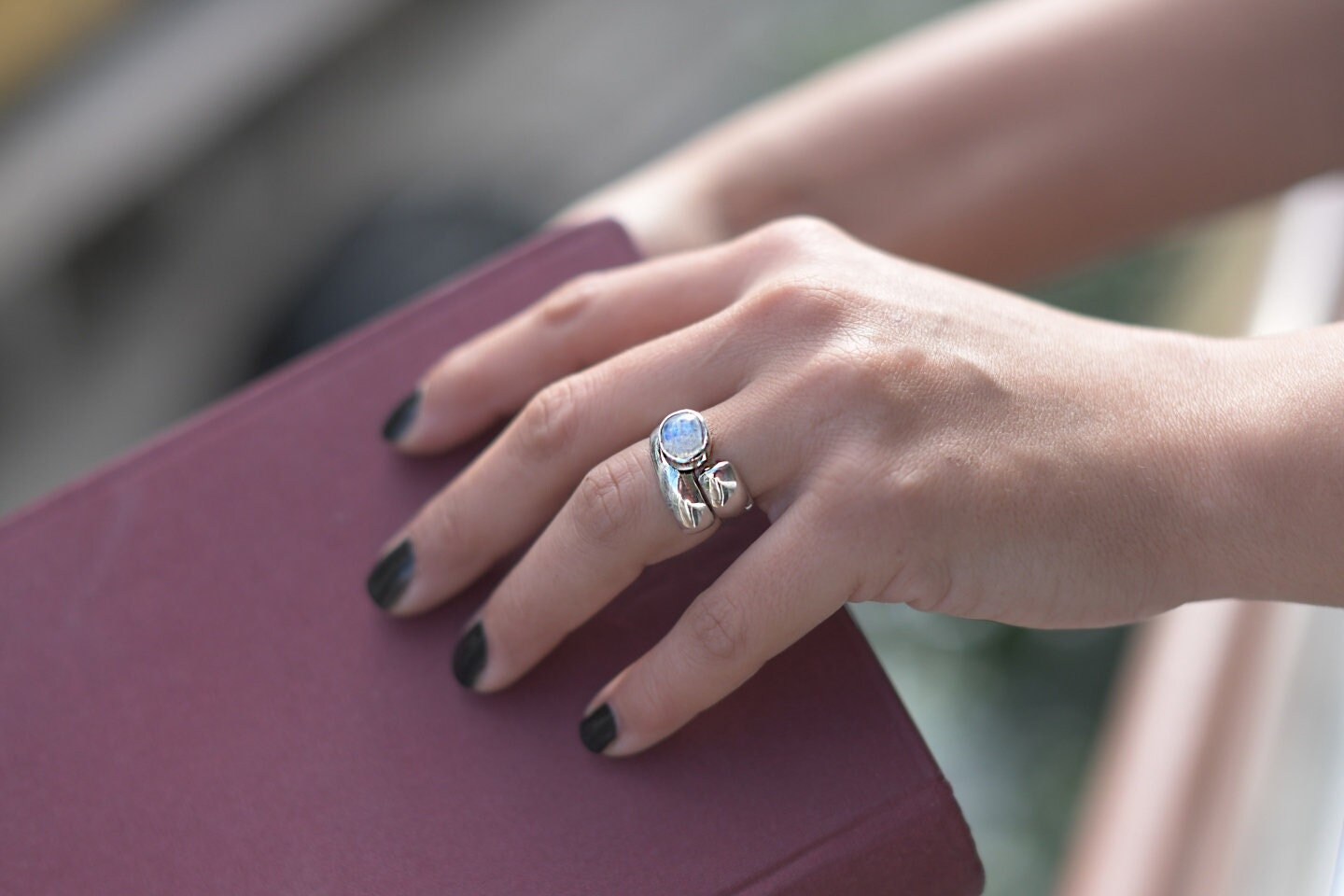 Mondstein Ring, Regenbogen Breit Bandring, Edelstein Schmuck, 925 Sterling Silber Geschenk Für Sie von LaJOYajewelryShop
