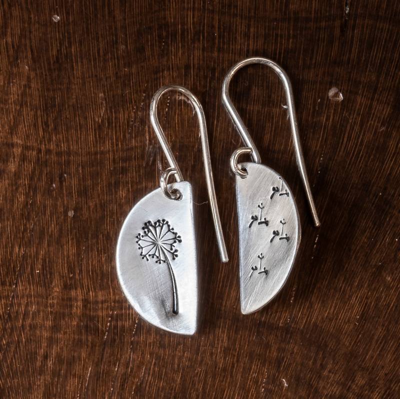 Handgestempelte Pusteblumen Aus Sterlingsilber, Geschenk Für Sie, Löwenzahn Schmuck, Geburtstagsgeschenk, Natur Inspirierter Schmuck Handgestempelte Pusteblumen Aus Sterlingsilber, Geschenk Für Sie, Löwenzahn Schmuck, Geburtstagsgeschenk, Natur Inspirierter Schmuck von LaJOYajewelryShop
