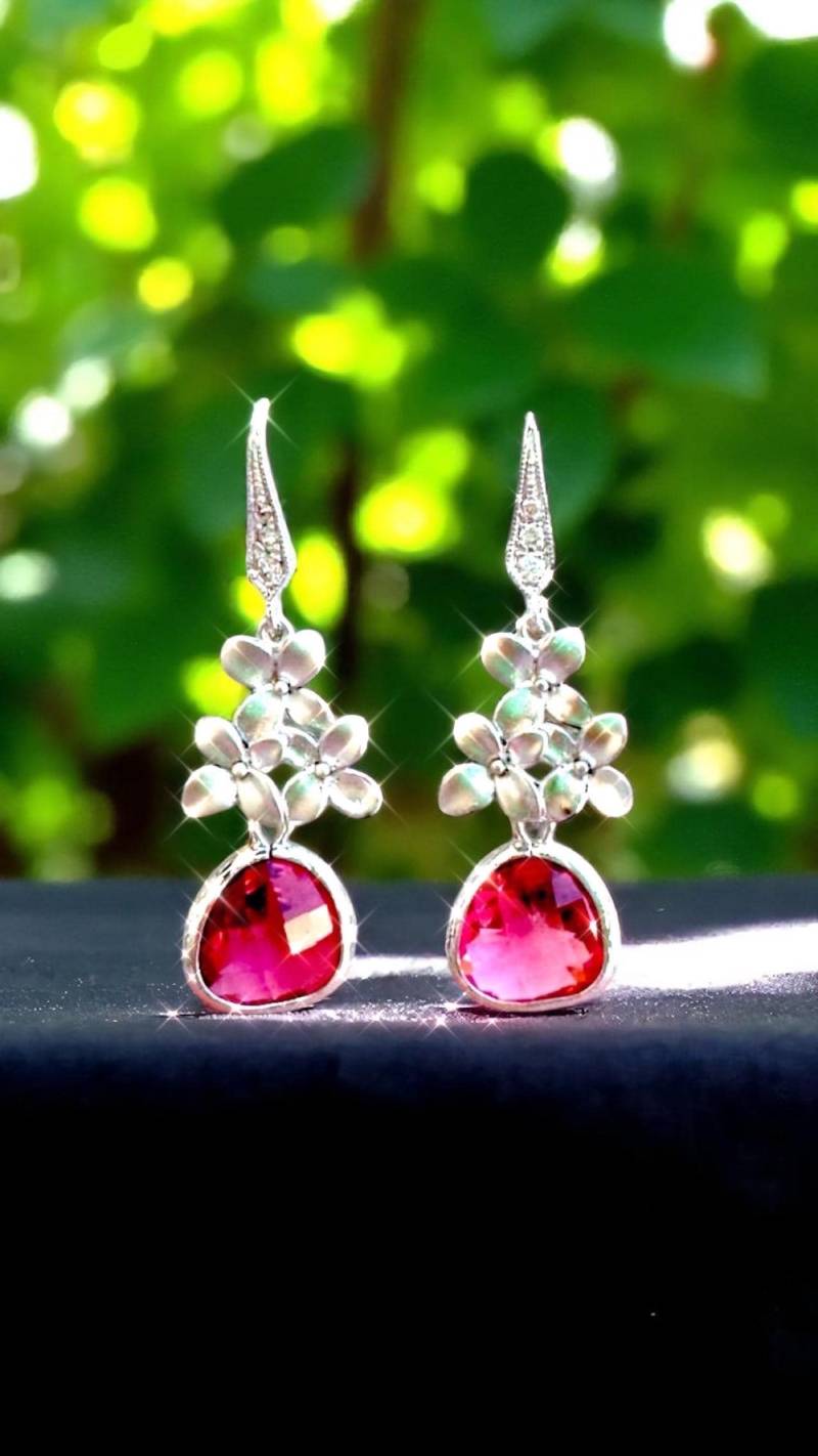Fuchsia Pink Blumen Ohrringe Braut Hochzeitsschmuck von LaLaCrystal