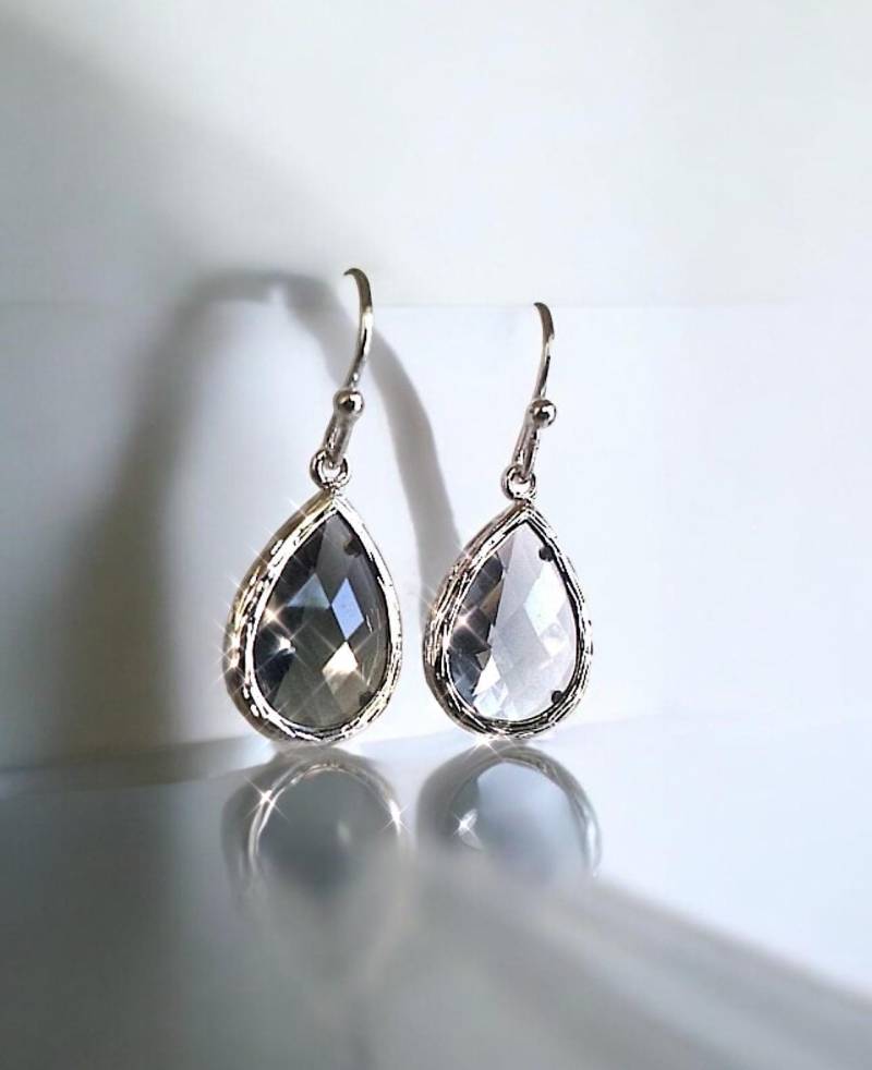 Graue Tropfen Ohrringe Rhodinierter Brautschmuck von LaLaCrystal