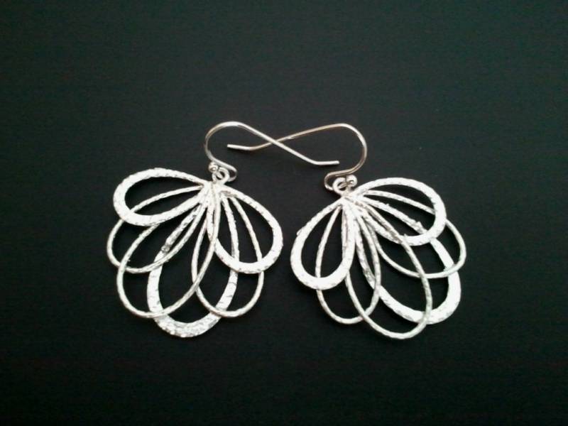 Rhodium Überzogene Kronleuchter-Ohrringe Brautschmuck Pfau von LaLaCrystal