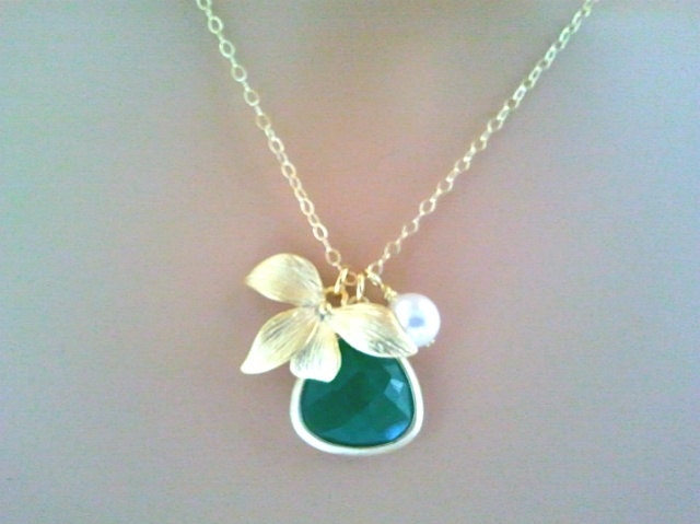 Schöne Grüne Jade Pendelkette, Gold-Anhänger, Hochzeit Halskette, Blätter Charme, Hochzeitsschmuck, Mütter Tag Geschenk Schmuck von LaLaCrystal