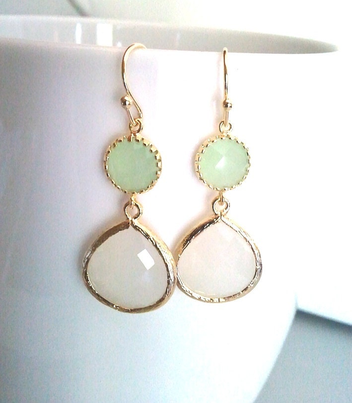 Weisse Rauchglas Tropfen Ohrringe Luster Gold Brautschmuck von LaLaCrystal