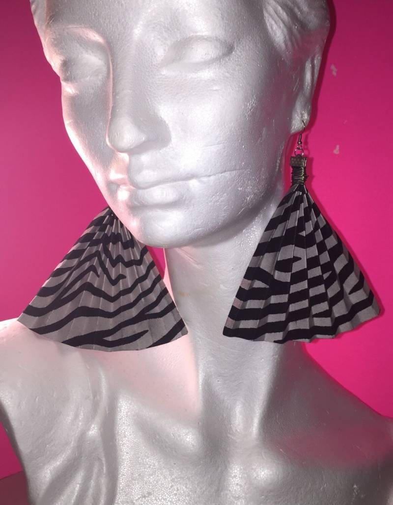 Papier-Fan-Ohrringe von LaLaReaRea