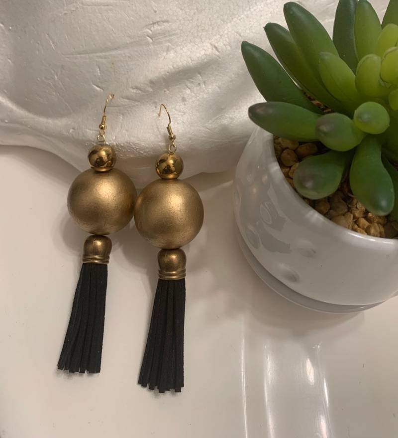 Schwarz & Gold Perlen Quaste Ohrringe von LaLaReaRea