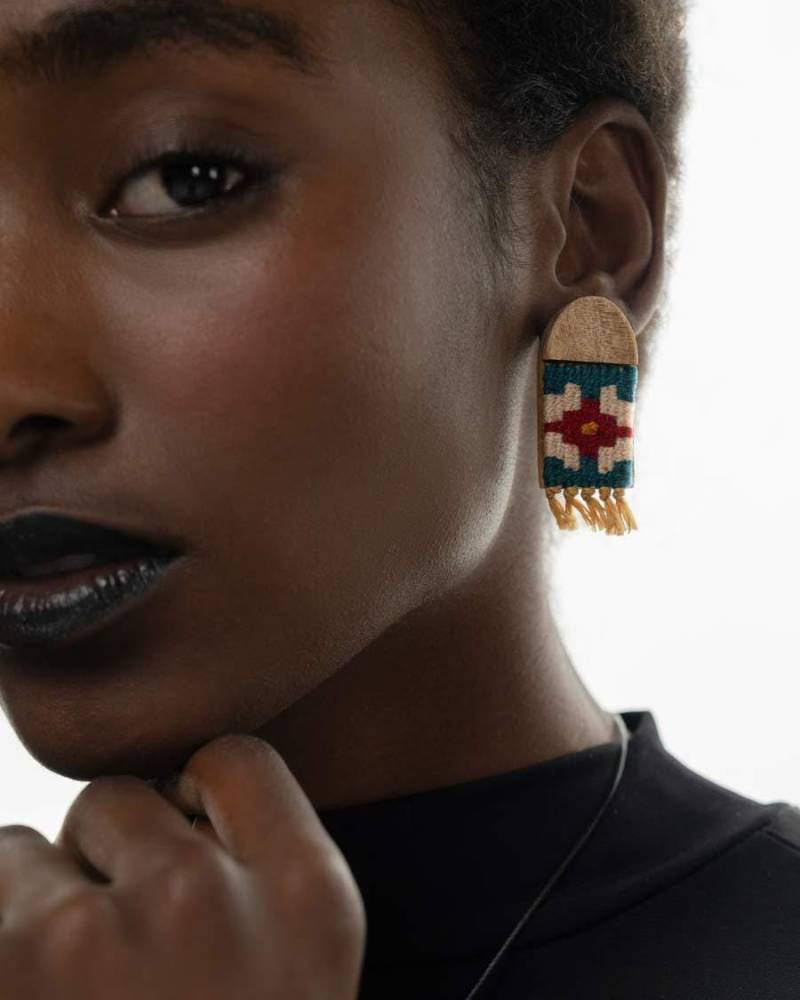 Handgemachte Kilim Walnuss Holzohrringe Türkisfarbene Boho Ohrhänger von LaLanJewellery