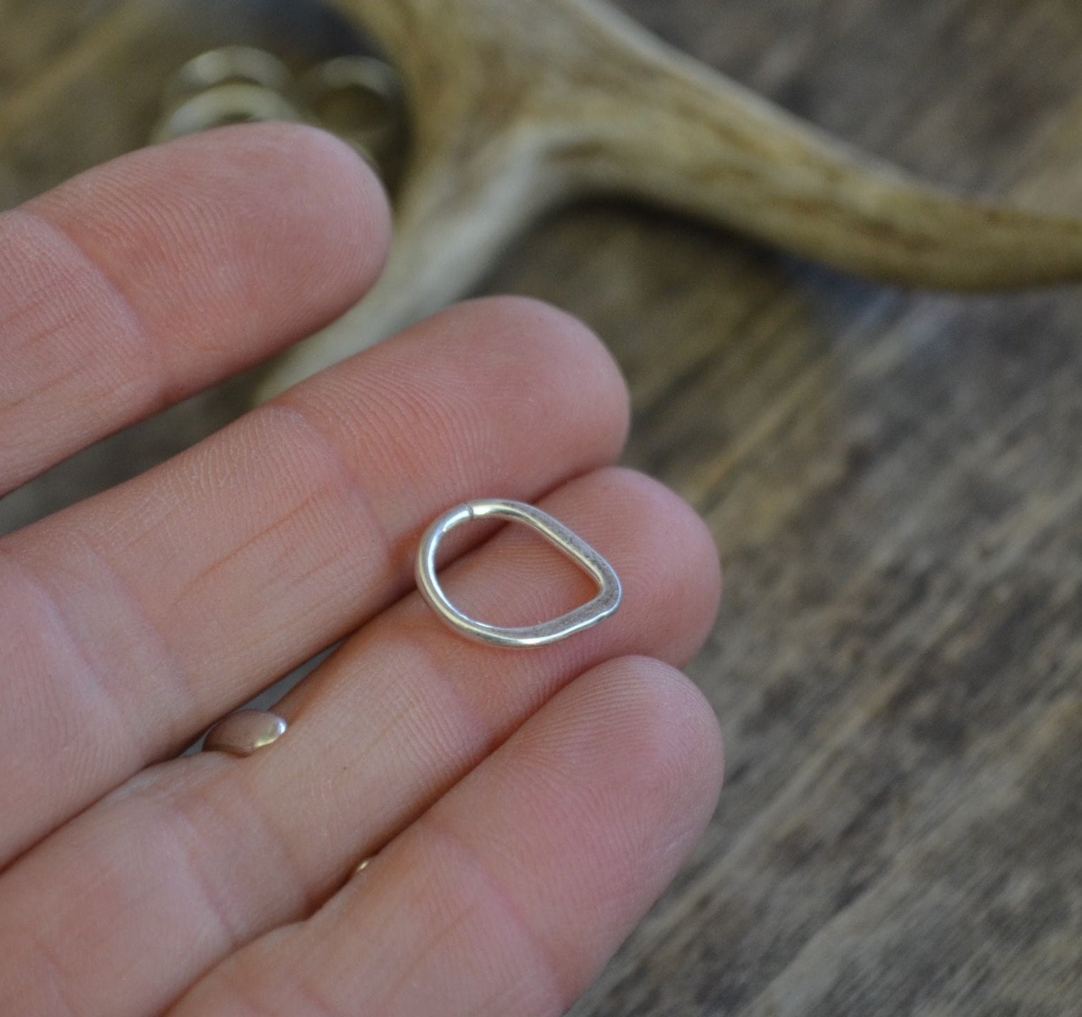 Einfache Sterling Septum Ring Messen 16 V-Form-Septum-Reifen, Dreieckigen Reifen, Strukturierte Ring, Reifen von LaLancia