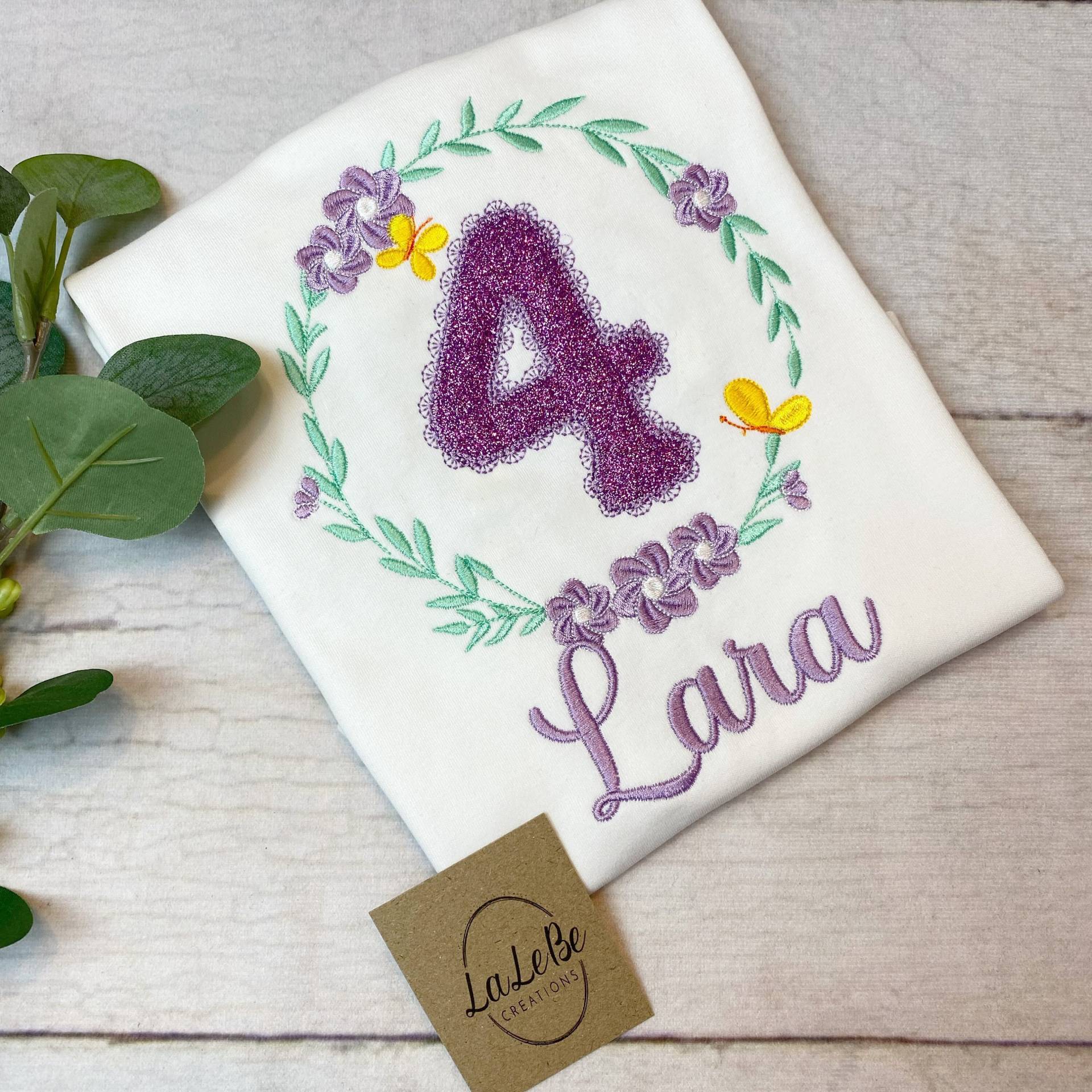 Blumenkranz Geburtstagsshirt Für Mädchen, Geburtstag Tshirt Mit Name Und Zahl, Personalisiert Geschenk von LaLeBeCreations